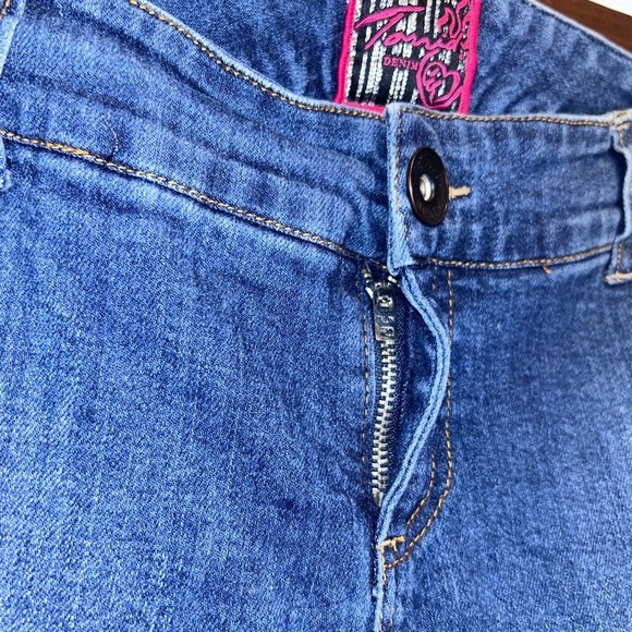 TORRID Distressed Medium Wash Jeans Plus Size 20 - Picture 2 of 5